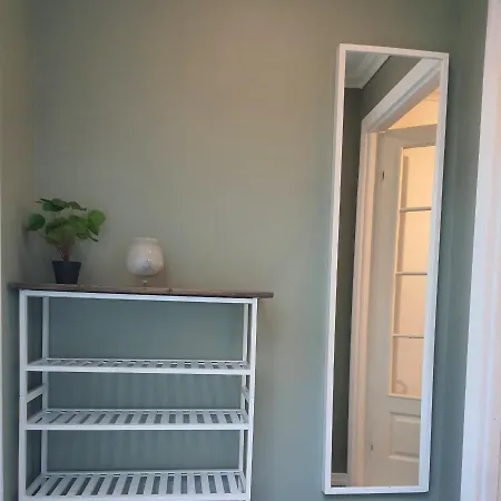 Bright Andvery Space Efficient In Lejlighed *
